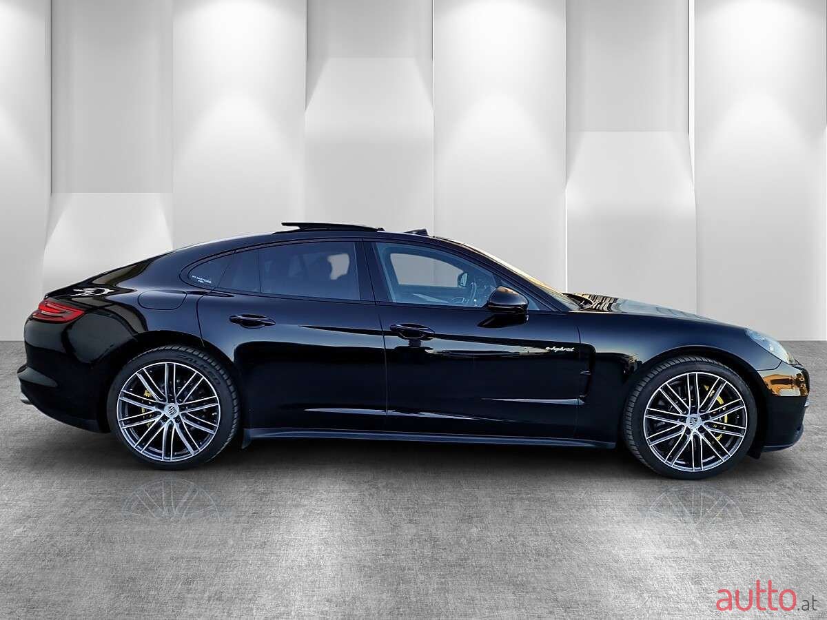 2018' Porsche Panamera photo #4