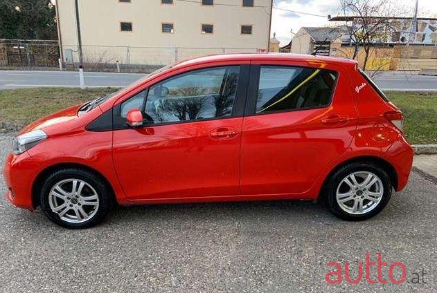 2013' Toyota Yaris photo #1