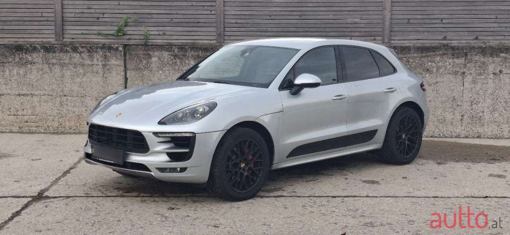 2016' Porsche Macan photo #2