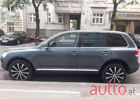 2004' Volkswagen Touareg photo #1