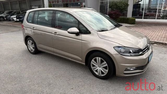 2017' Volkswagen Touran photo #1