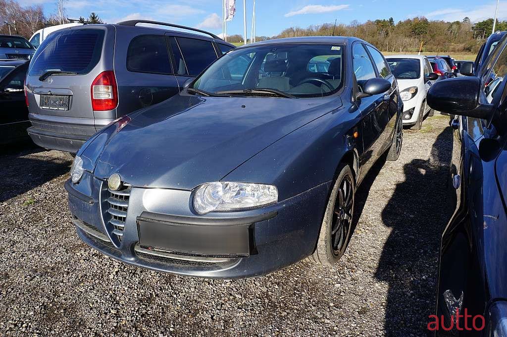 2004' Alfa Romeo 147 photo #1