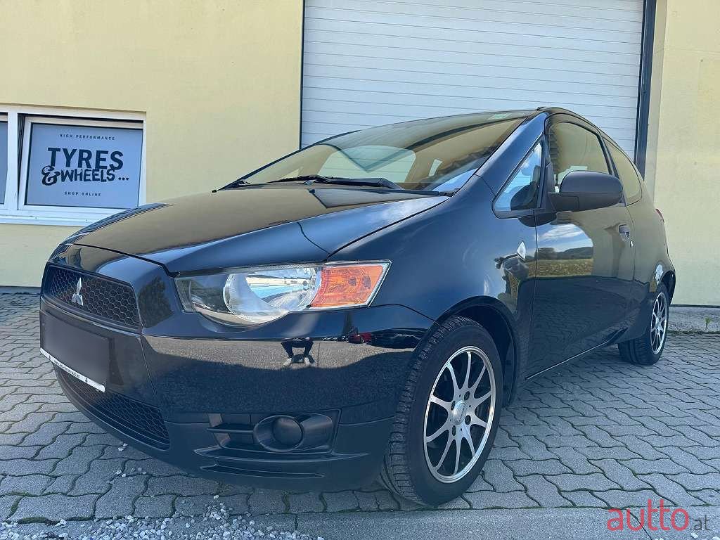 2009' Mitsubishi Colt photo #4