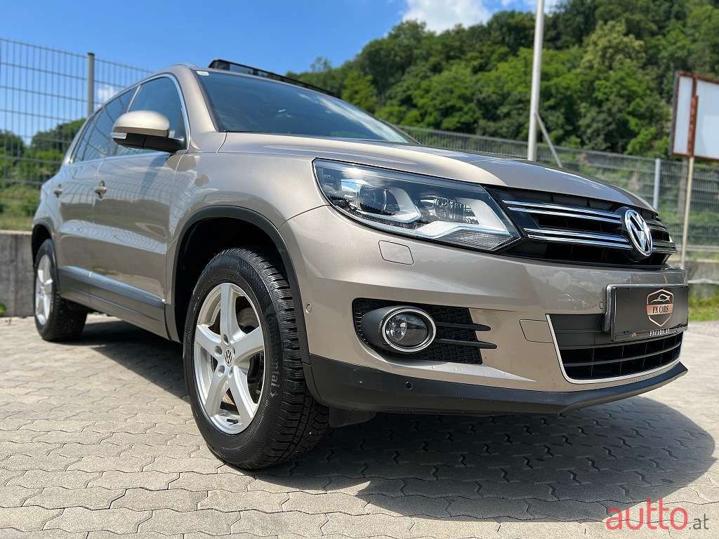 2012' Volkswagen Tiguan photo #5