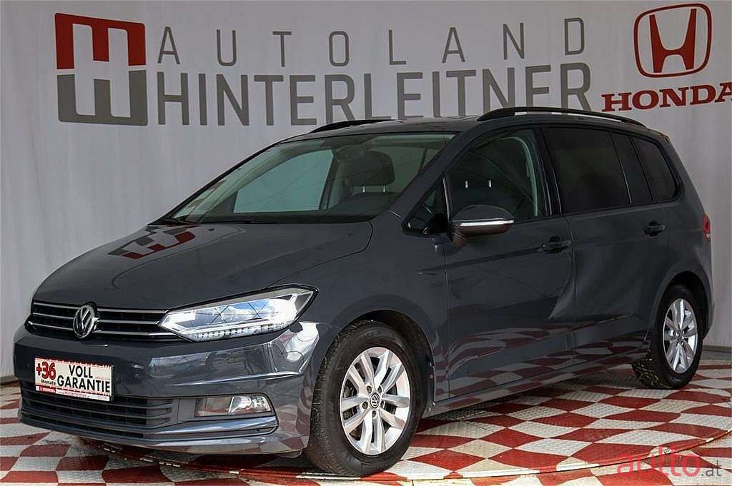 2018' Volkswagen Touran photo #1