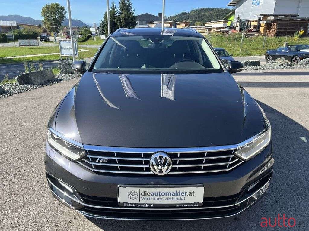 2019' Volkswagen Passat photo #4