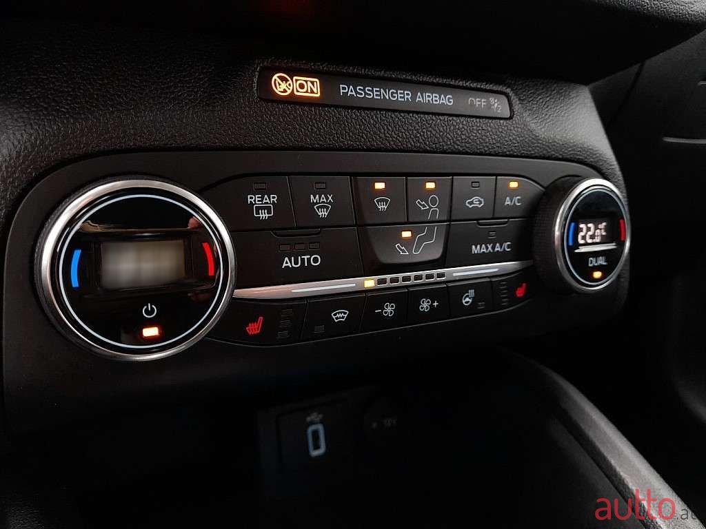 2020' Ford Focus photo #6