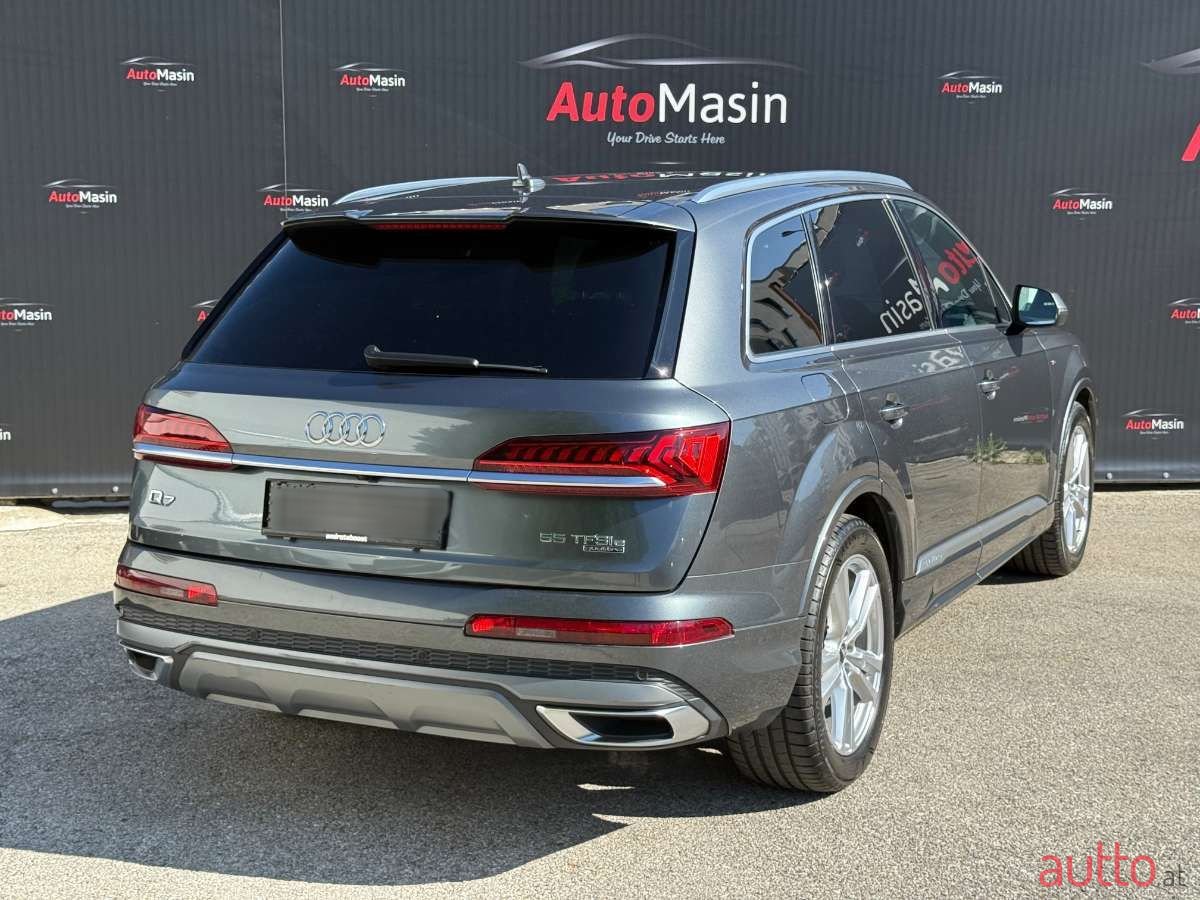2021' Audi Q7 photo #2