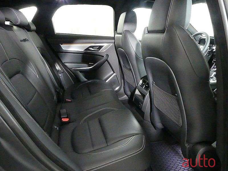 2023' Jaguar F-Pace photo #4