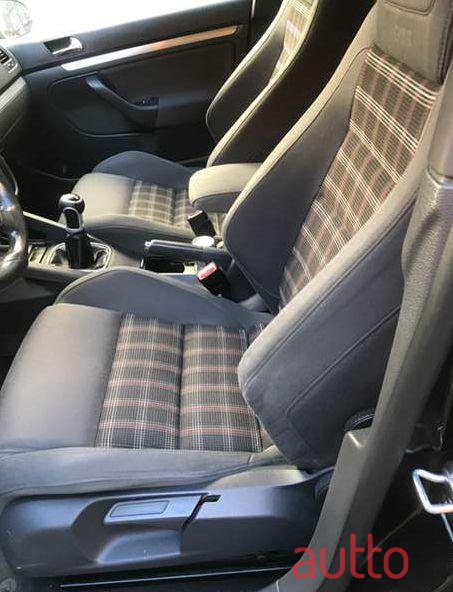 2005' Volkswagen Golf photo #1