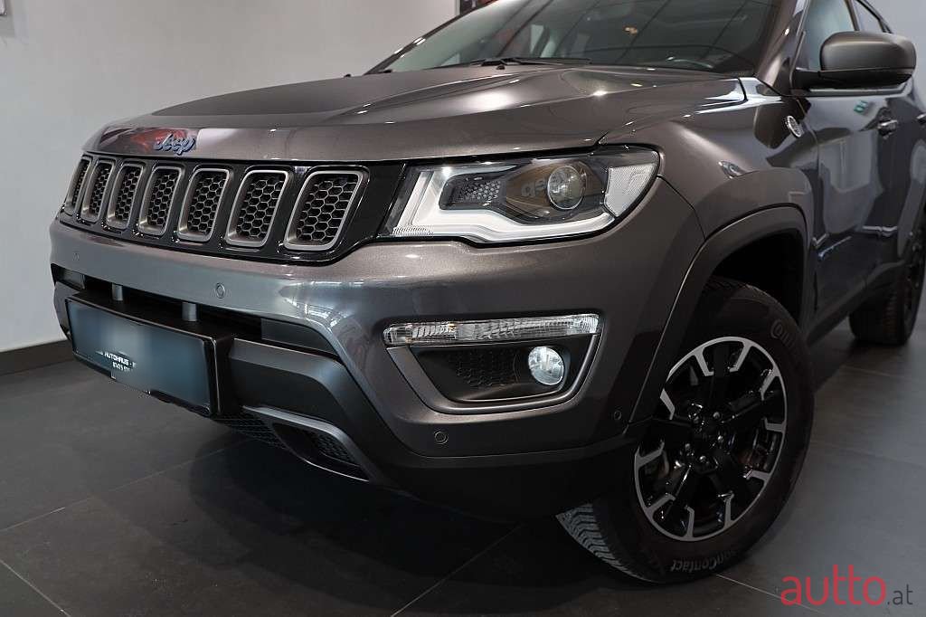 2020' Jeep Compass photo #2