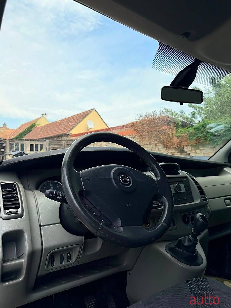 2009' Opel Vivaro photo #6