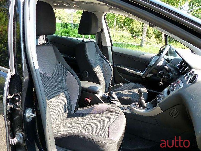 2011' Peugeot 308 photo #2