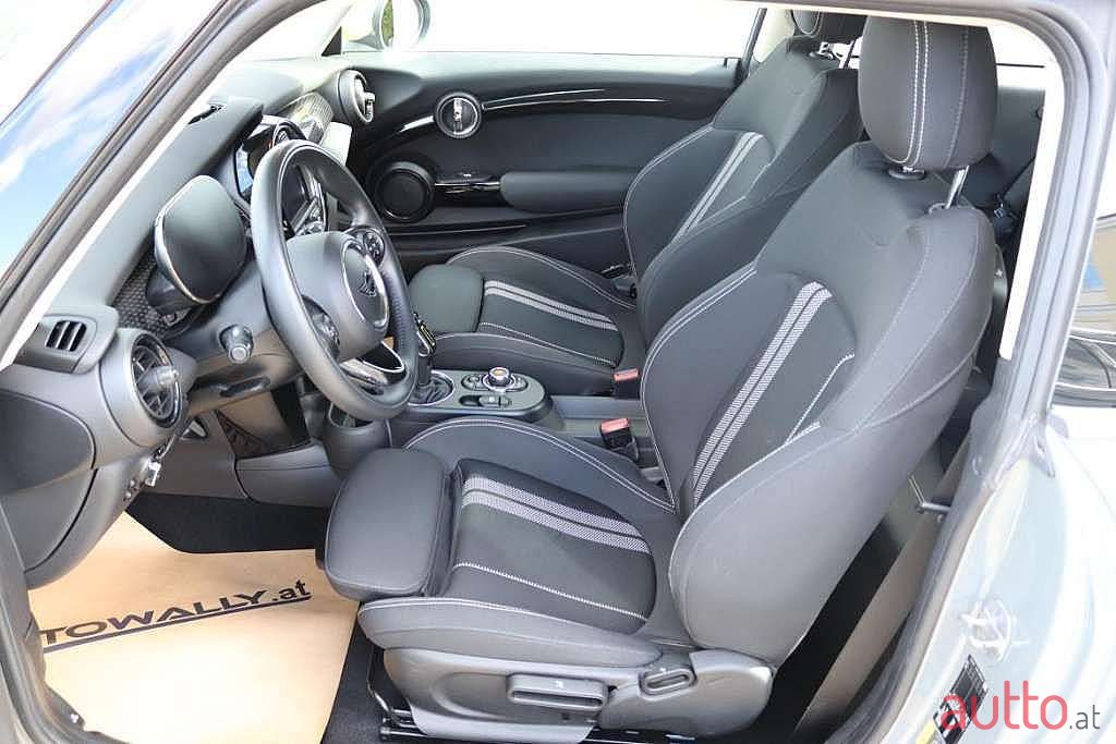 2020' MINI Cooper photo #5