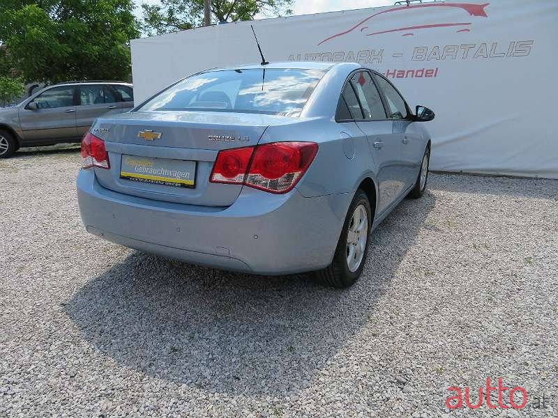 2010' Chevrolet Cruze photo #4