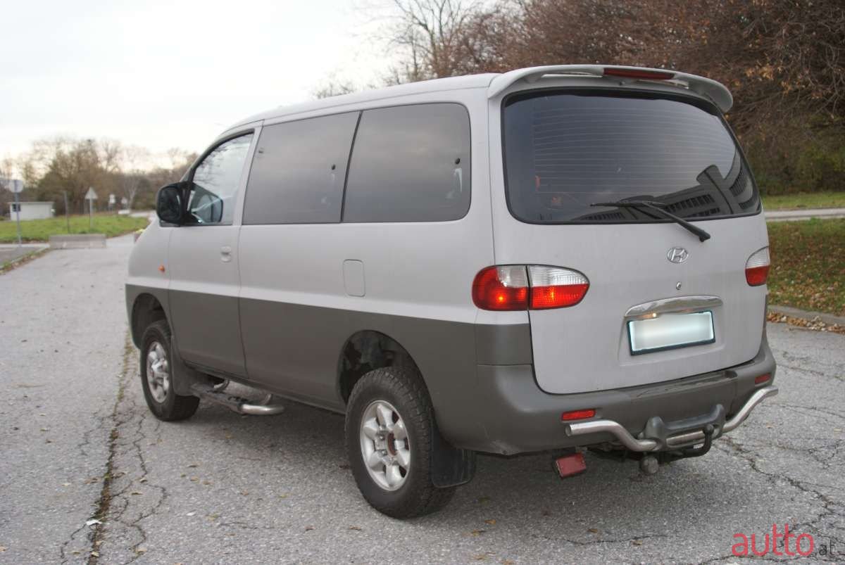 2003' Hyundai Starex photo #6