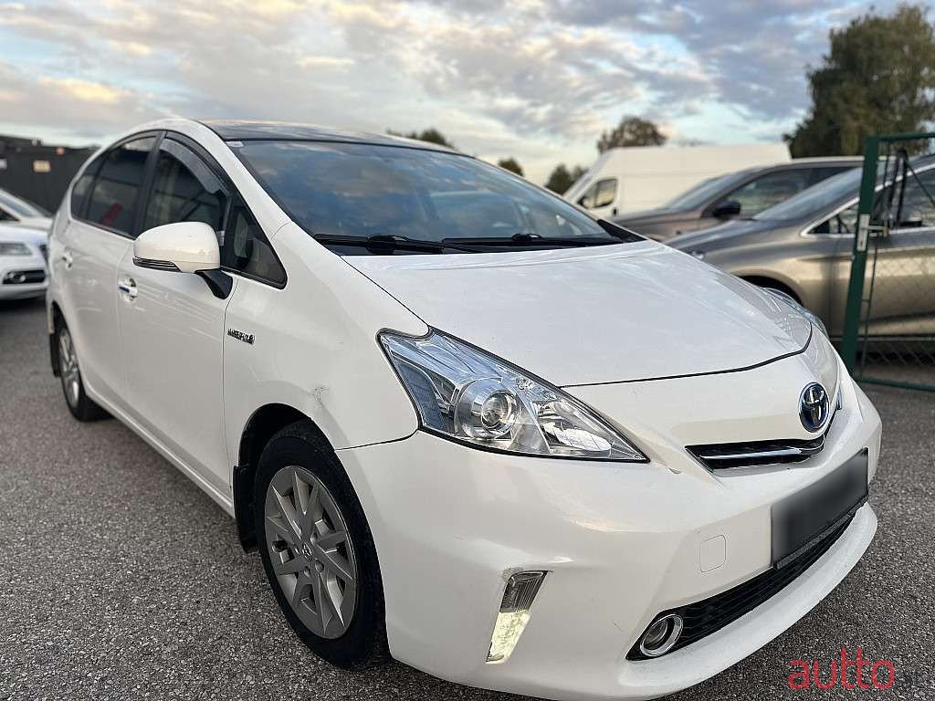 2013' Toyota Prius photo #3