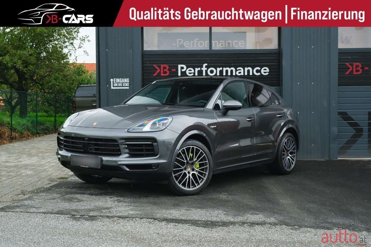 2022' Porsche Cayenne photo #1