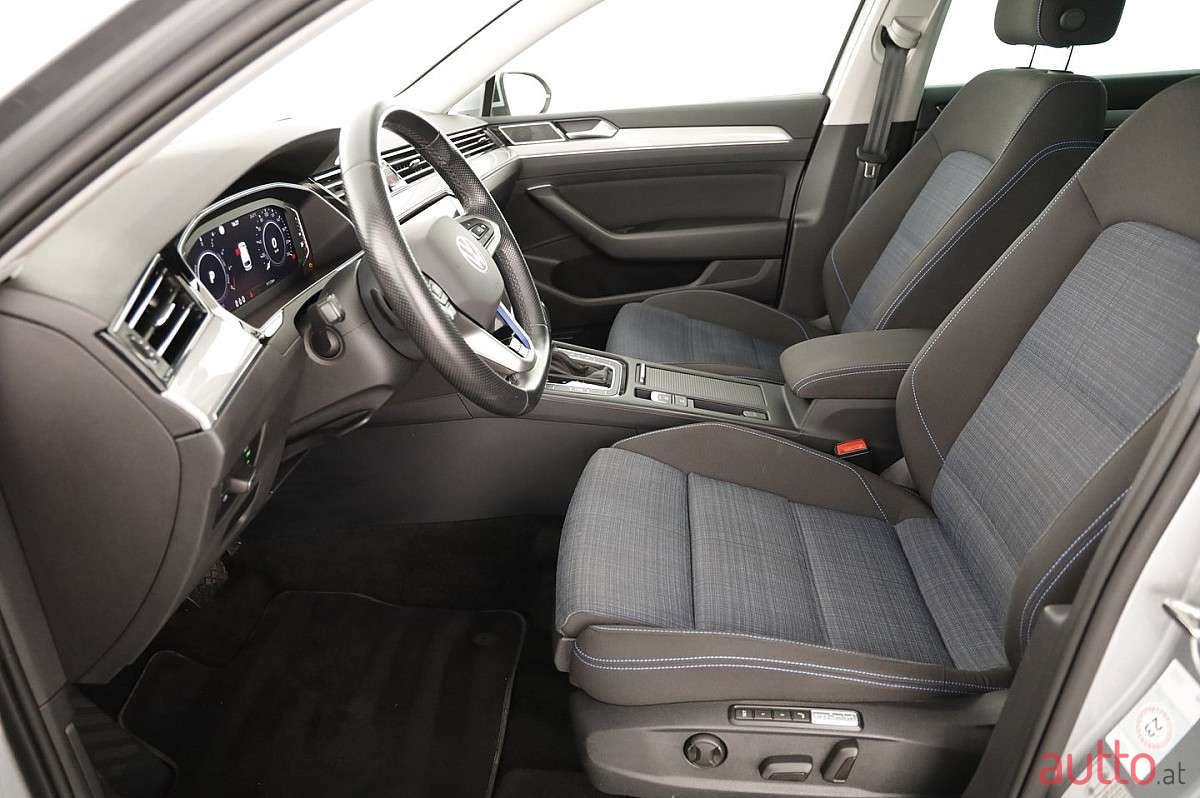 2021' Volkswagen Passat photo #3