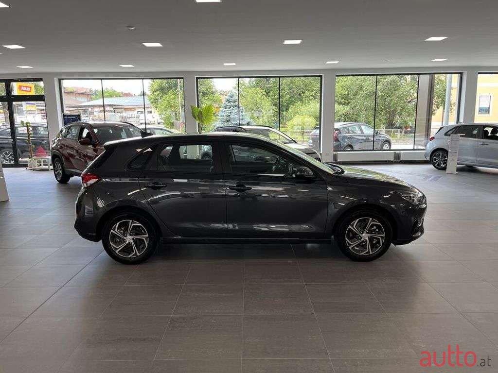 2022' Hyundai i30 photo #5