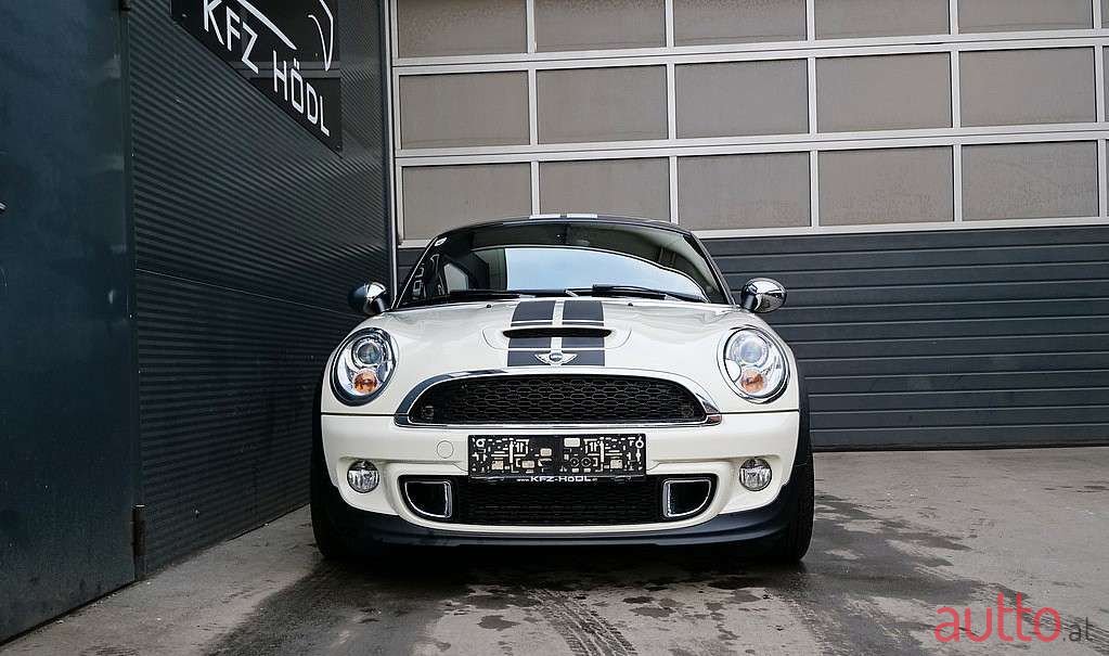 2011' MINI Coupé photo #3