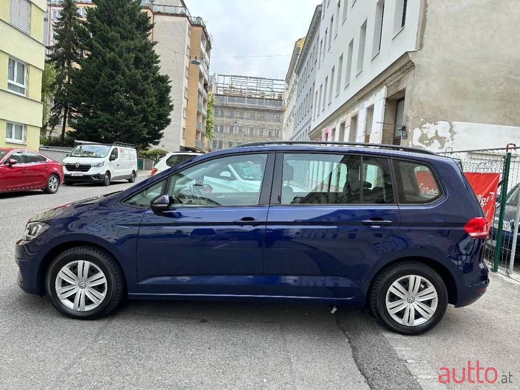 2014' Volkswagen Touran photo #5