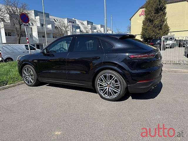 2020' Porsche Cayenne photo #5