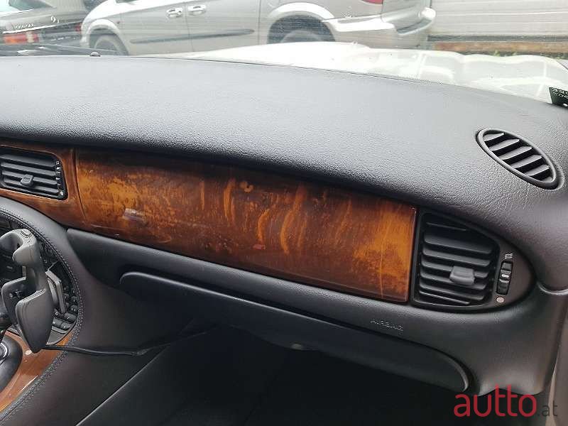 1998' Jaguar XJ photo #5