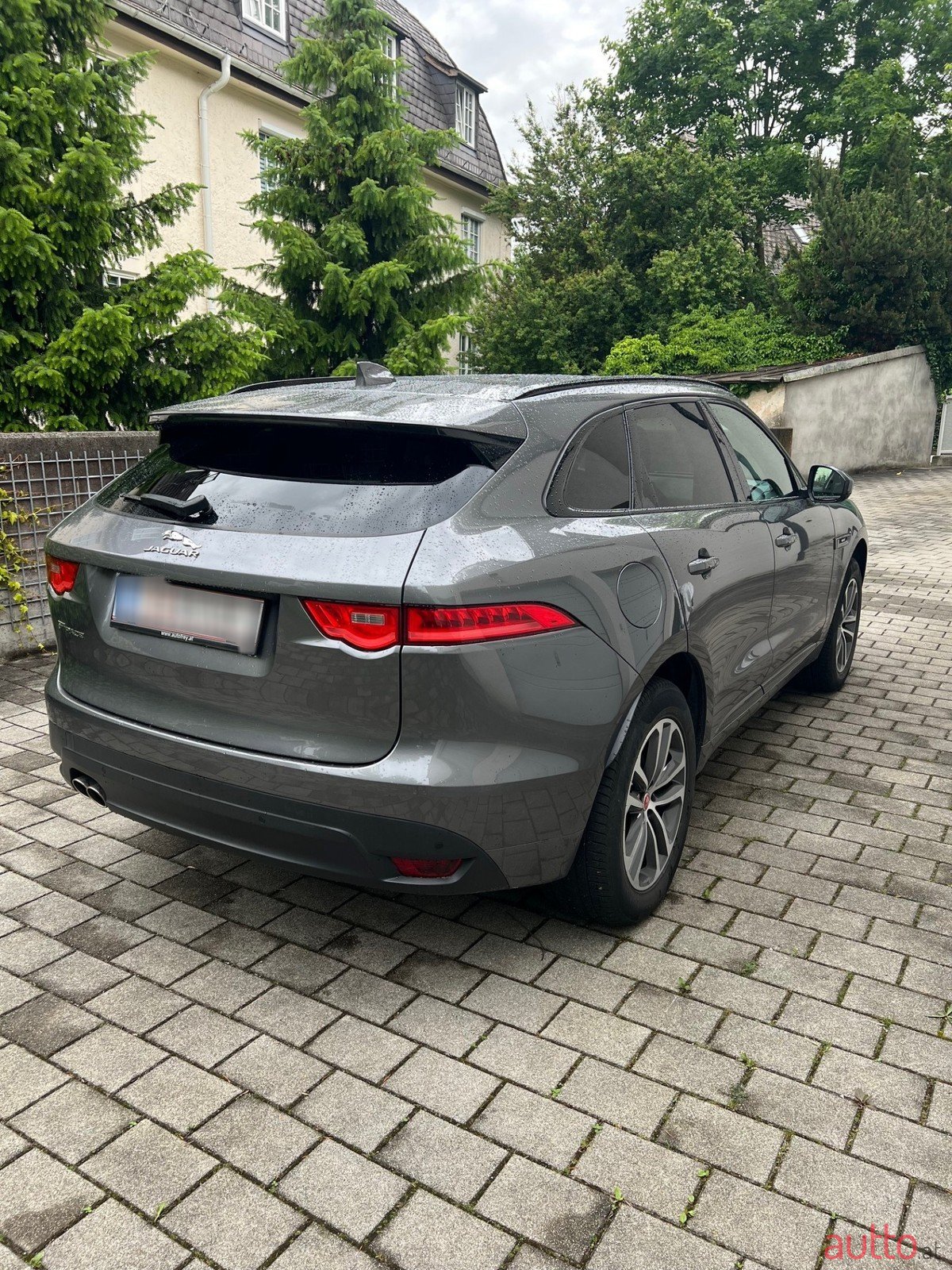 2017' Jaguar F-Pace 20d AWD R-Sport photo #2