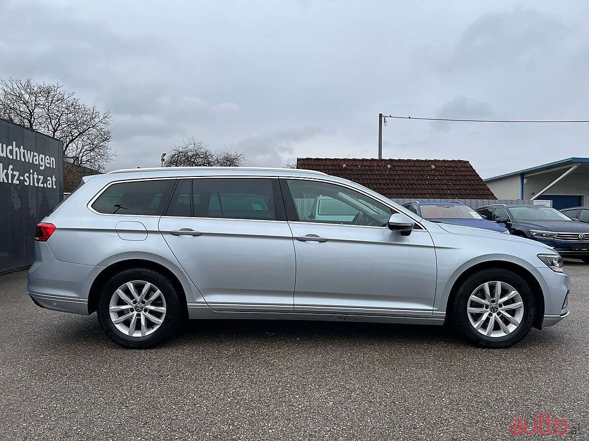 2023' Volkswagen Passat photo #2