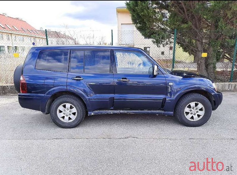2003' Mitsubishi Pajero photo #1