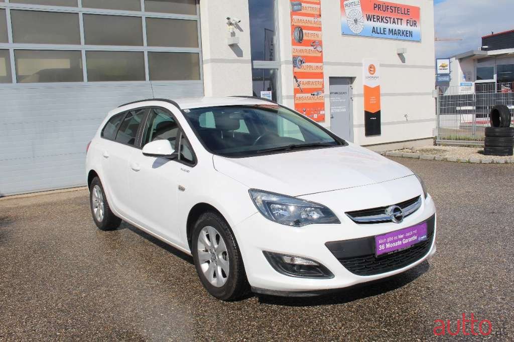 2015' Opel Astra photo #3