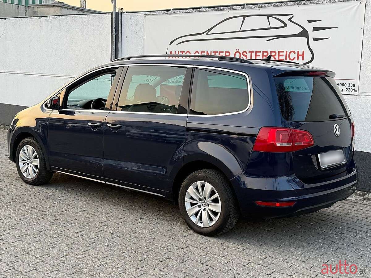 2011' Volkswagen Sharan photo #5