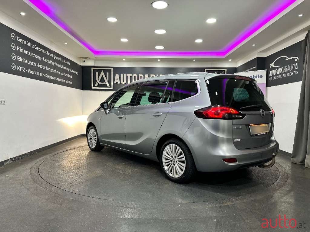 2015' Opel Zafira photo #5