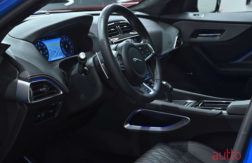 2019' Jaguar F-Pace photo #5