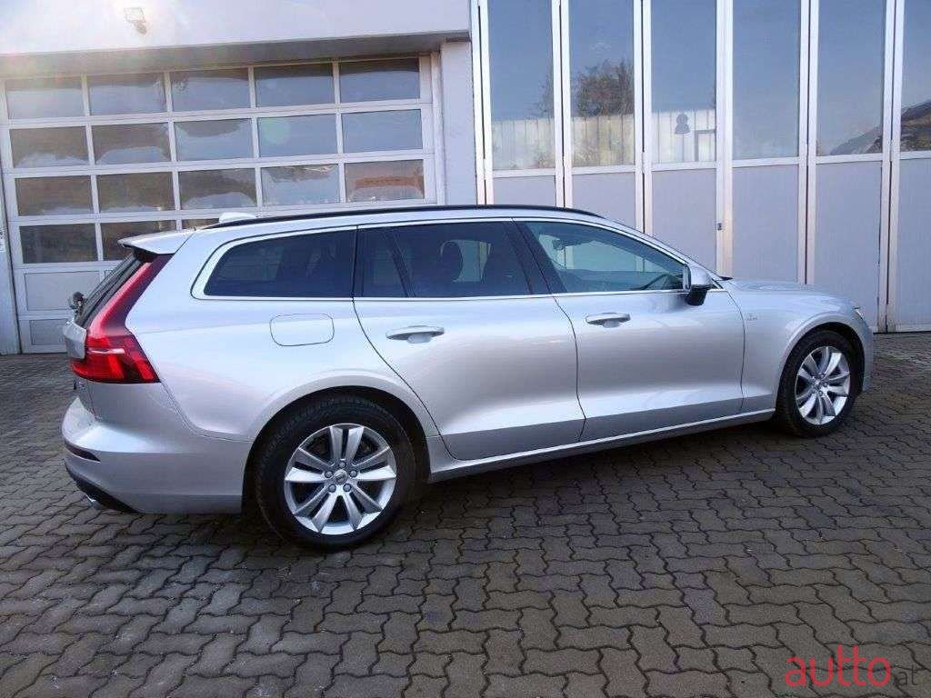 2021' Volvo V60 photo #3