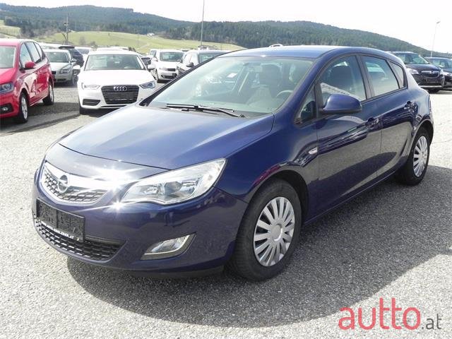 2010' Opel Astra photo #1