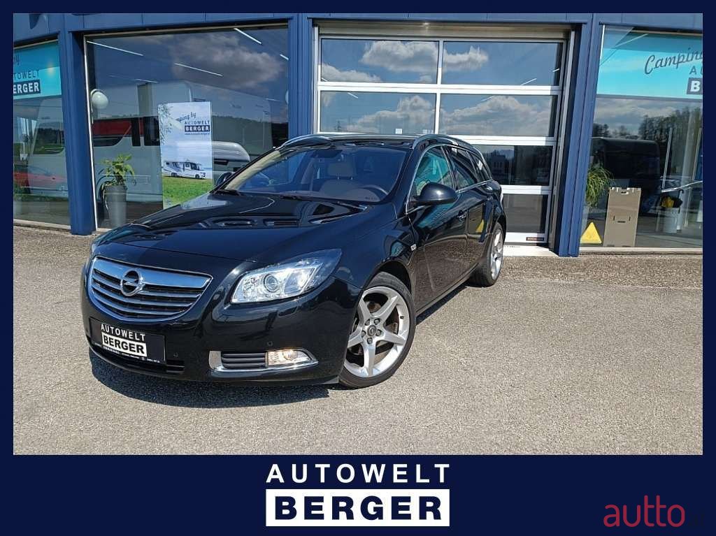 2011' Opel Insignia photo #1