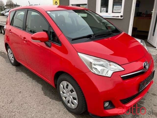 2011' Toyota Verso photo #3