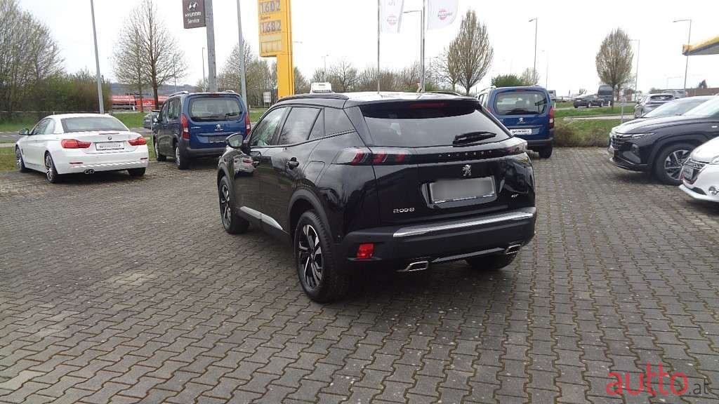 2022' Peugeot 2008 photo #5