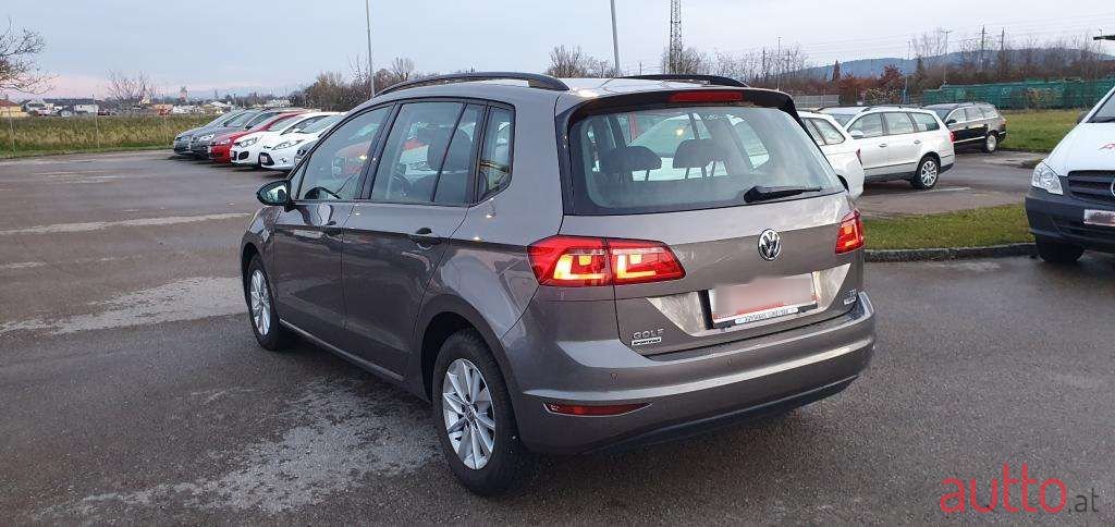 2015' Volkswagen Golf photo #3