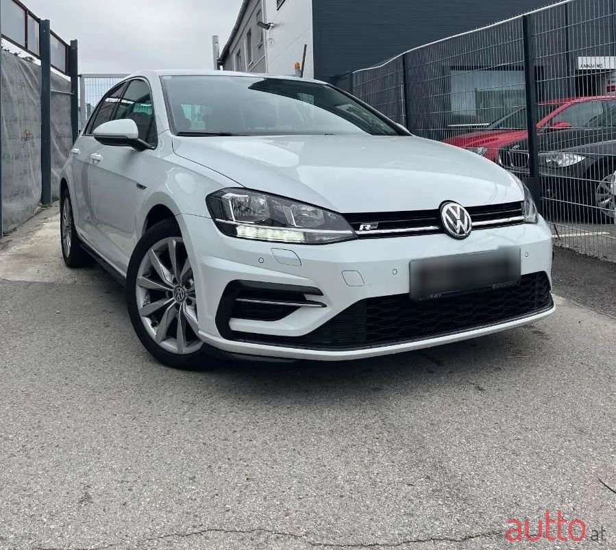 2017' Volkswagen Golf photo #2