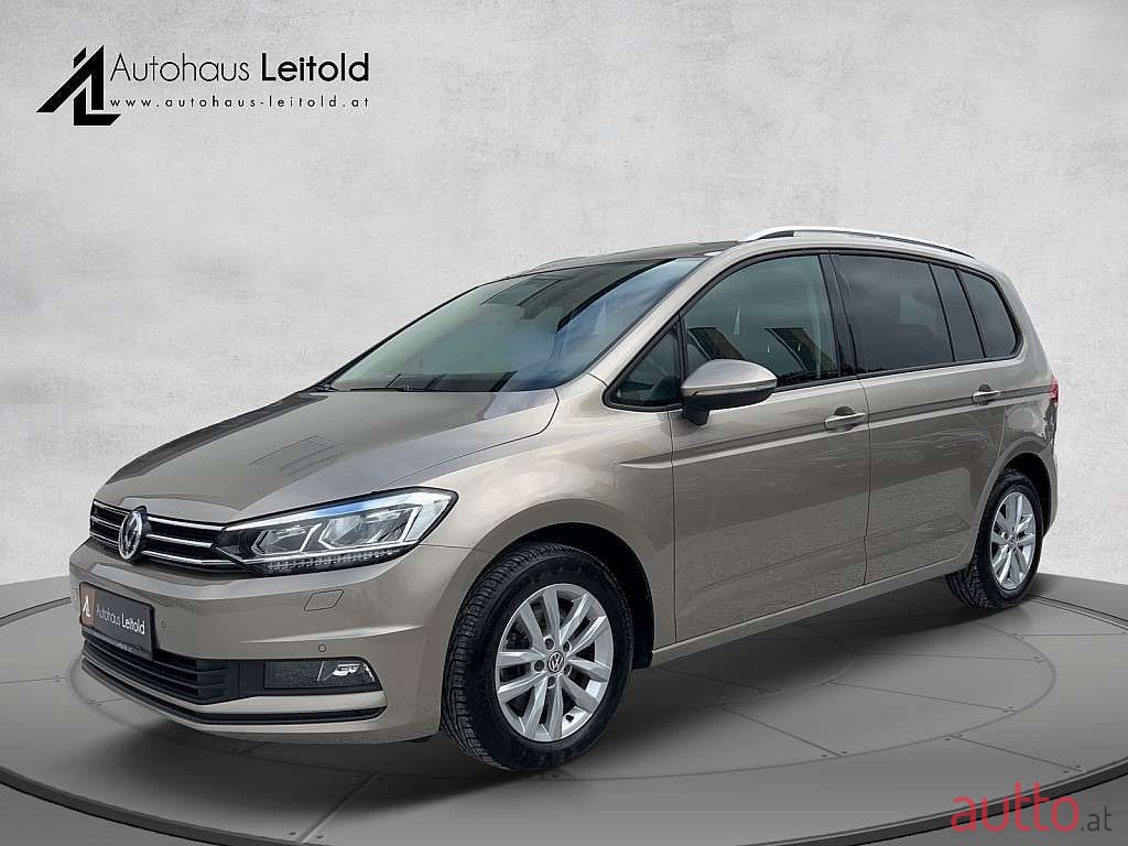 2019' Volkswagen Touran photo #1