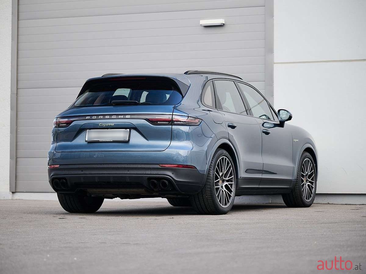 2020' Porsche Cayenne photo #5