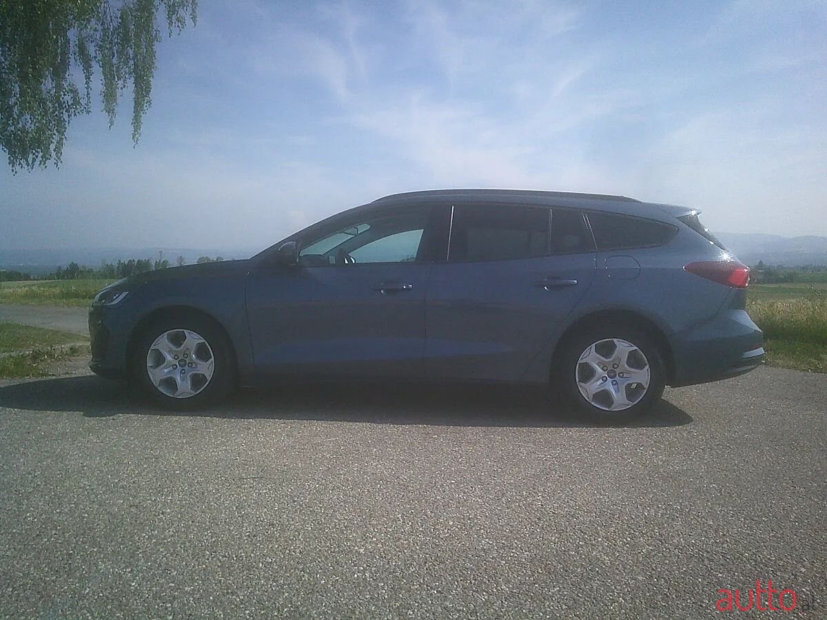 2022' Ford Focus photo #5
