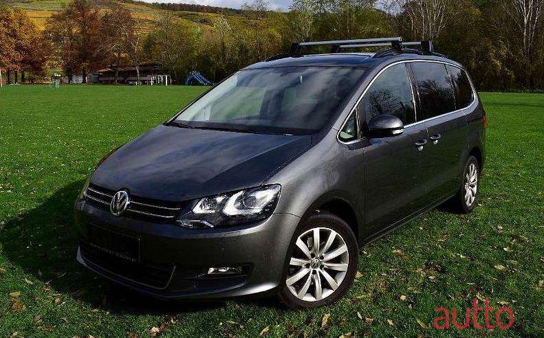 2011' Volkswagen Sharan photo #1