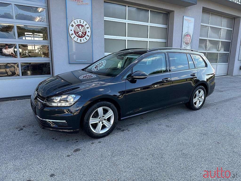 2018' Volkswagen Golf photo #2