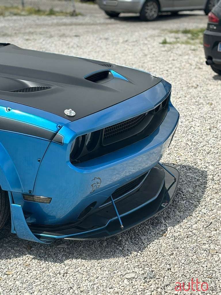 2010' Dodge Challenger photo #3