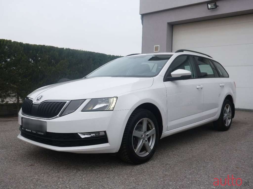 2020' Skoda Octavia photo #2