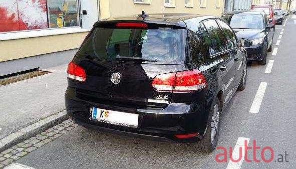 2009' Volkswagen Golf photo #2